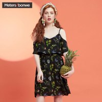 美特斯邦威连衣裙女度假雪纺碎花吊带裙露肩仙夏新款商场款