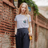 口袋绣花条纹恤衫