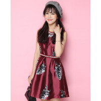 拉夏贝尔Candie's2018春装新款休闲印花无袖收腰圆领亮色连衣裙30054011