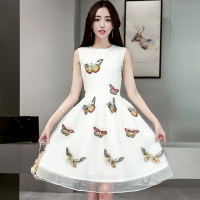 丝柏舍 2018夏装新款女装圆领无袖蝴蝶绣花修身中款连衣裙S72R0104