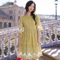 茵曼夏牙签褶波浪花边原创文艺绣花宽松中袖高腰连衣裙