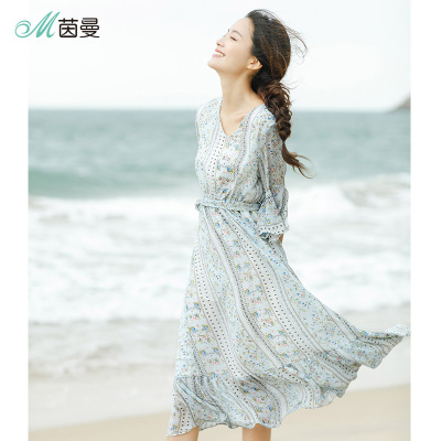 茵曼夏装新款V领蝴蝶结喇叭袖下摆拼接褶皱碎花气质A字连衣裙