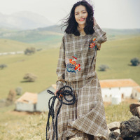 茵曼秋装新款圆口开衩绣花复古格纹衬衣文艺范衬衫女长袖