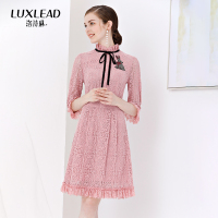 洛诗琳时尚单排扣系蝴蝶结趣图案钉珠蕾丝连衣裙仙2018春装新款女