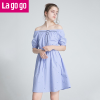 Lagogo2018夏新款小清新刺绣一字领连衣裙条纹甜美显瘦中裙女装潮