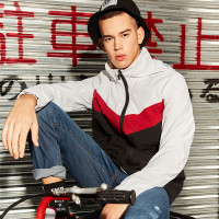 佐丹奴复古运动风衣 男装春季防风外套 男可藏帽撞色外衣01079722