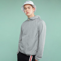 佐丹奴男防风衣 男装轻薄皮肤风衣 男士连帽纯色薄款外套01079001