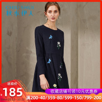 秋水伊人2019秋冬新品女刺绣图案裙子圆领长袖修身显瘦连衣裙I327_30