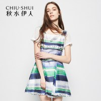 秋水伊人2021夏装新品女装个性条纹撞色S381