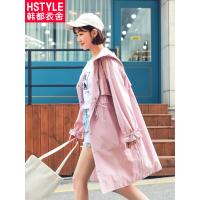 韩都衣舍2018韩版女装冬装新款宽松连帽中长款风衣JZ10725甦1212