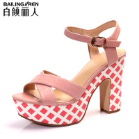 白领丽人新款欧美时尚羊皮拼色女鞋皮带扣粗高跟鱼嘴凉鞋