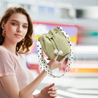 2019新款潮夏天小清新洋气百搭丝巾水桶包简约单肩斜挎绿色包包女