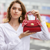 2019秋季新款红色包包女丝巾凯莉包简约百搭时尚手提包单肩斜挎包