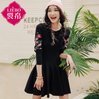 裂帛春新款圆领刺绣长袖A摆裙子百搭显瘦连衣裙