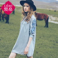 裂帛春新款圆领镂空刺绣长袖牛仔裙直筒捏褶连衣裙