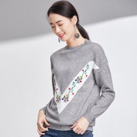 欧昵雪 秋冬季花卉绣花拼接宽松半高领套头毛衣女长袖针织衫q