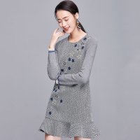 欧昵雪秋冬季新款针织长袖拼接绣花人字呢子鱼尾连衣裙女短裙q