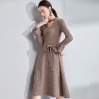 欧昵雪 秋冬季性感V领镂空喇叭袖高腰系带针织连衣裙女中裙q