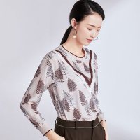 欧昵雪春秋季叶子印花V型织带圆领套头卫衣女长袖宽松上衣c