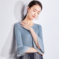 欧昵雪春秋季镂空露背七分喇叭袖圆领套头针织衫上衣女短款c