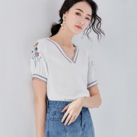 欧昵雪夏气质显瘦宽松百搭时尚绣花条纹V领短袖T恤女上衣