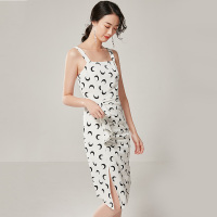 欧昵雪新月牙印花显瘦收腰荷叶边吊带连衣裙女开叉包臀裙