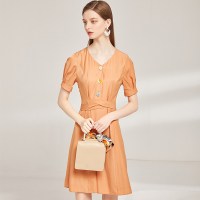 欧昵雪夏季气质复古V领收腰连衣裙女冷淡风显瘦a字裙