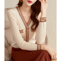 欧昵雪撞色V领套头长袖显瘦上衣女小众短款毛针织衫