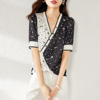 OUNIXUE欧昵雪 | [时尚撞色小衫]夏季气质V领上衣波点印花宽松短袖衬衫女