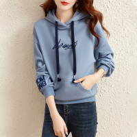 OUNIXUE欧昵雪 | [休闲套头加绒上衣]春秋减龄连帽不规则字母绣花宽松卫衣女