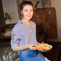 唐狮2018夏装新款衬衫 女宽松V领绣花条纹衬衫