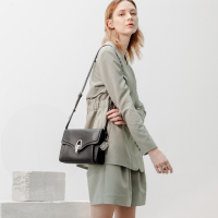 COMICO高美高女款简约水滴扣单肩斜挎包C6259