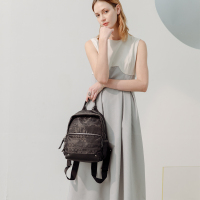 COMICO高美高女款黑色简约绣字运动风双肩包C8236