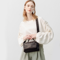 COMICO高美高女款黑色别致时髦字母单肩手提包C8133