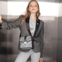 COMICO高美高女款字母小方包单肩斜挎包D1006