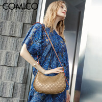 COMICO高美高女款型格压花字母新月包女包单肩斜挎包D1012