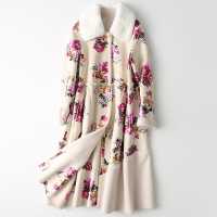 憨厚皇后 2018秋冬新款羊剪毛大衣女海宁皮印花水貂毛领外套 W