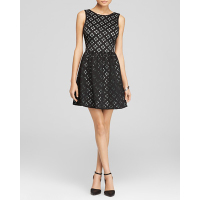 奈思瑞 Necessary Objects 百分之百纽约设计经典剪裁背部V领雷射切割篓空花型太空棉收腰连身裙