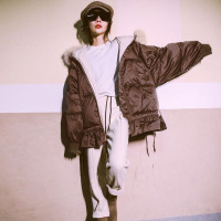 SAIMEIYI欧洲站2019女新款欧货欧美风连帽宽松加厚纯色大毛领羽绒服S172h4132p3391