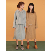 森宿春装2018新款文艺休闲毛边裙摆装饰明线套装裙女-A8112005