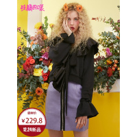 妖精的口袋2019春喇叭袖个性时尚短款卫衣荷叶边不规则上衣女_1
