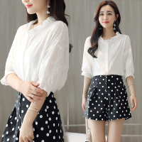 【COMEACROSS】2020年夏季五分袖直筒拼接纽扣纯色蝙蝠袖镂空荷叶边单排多扣蕾丝衫/雪纺衫