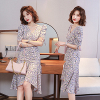 【秀衣记】2020夏装新款胸前系带不规则碎花连衣裙