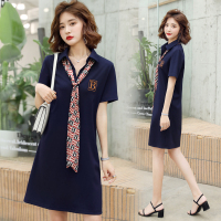 【秀衣记】气质翻领飘带领结V领刺绣字母学院风连衣裙女装2020夏季新款