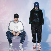 【秀衣记】日系2020秋冬新款原宿卫衣男手绘小熊潮牌喷印上衣