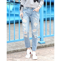 马克华菲女装2018春新款破洞修身浅色牛仔裤女浅蓝