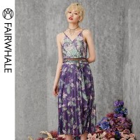 马克华菲女装2019夏装新款度假风V领印花百褶长款吊带连衣裙