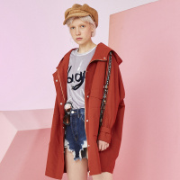 马克华菲女装 2019新宽松休闲贴布口袋抽绳连帽风衣外套