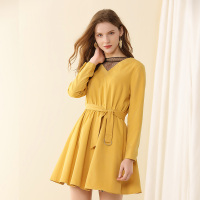 美丽衣橱a字裙女冬2018新款时尚网纱拼接显瘦姜黄色显瘦连衣裙潮