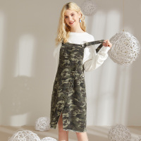 美丽衣橱迷彩背带裙女2019春新款时尚百搭不规则开叉洋气连衣裙